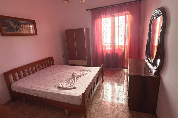 Shtepi me qera Shtepi Private ne Tirane, 2+1, Mobilimi E mobiluar, Pagesa 40,000  Leke.