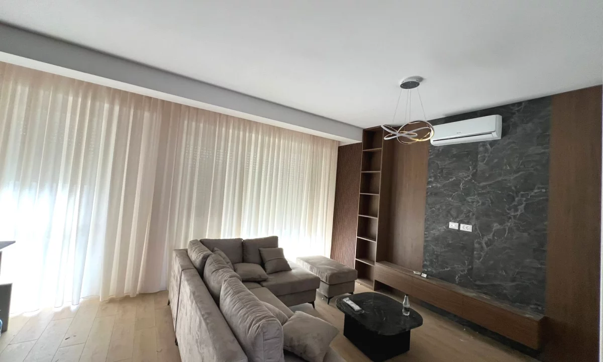 Shtepi me qera Vila Luksoze ne Tirane, 4+1, Mobilimi E mobiluar, Pagesa 1,500  Euro.