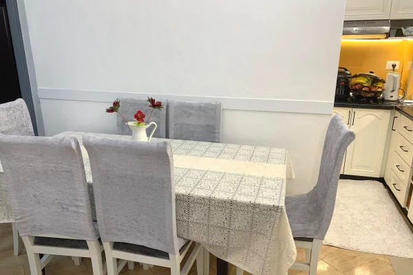 Shtepi ne shitje Apartament ne Tirane, 1+1, Mobilimi E mobiluar, Pagesa 100,000  Euro.