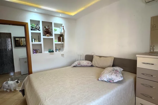 Shtepi ne shitje Apartament ne Tirane, 2+1, Mobilimi E mobiluar, Pagesa 117,000  Euro.