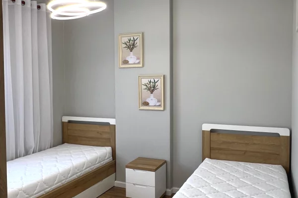 Shtepi ne shitje Apartament ne Tirane, 2+1, Mobilimi E mobiluar, Pagesa 143,000  Euro.