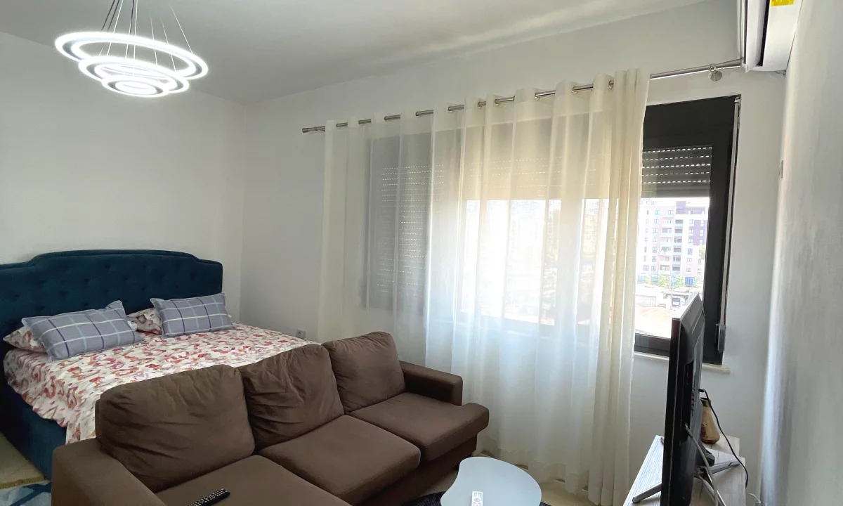 Shtepi ne shitje Apartament ne Tirane, Garsoniere, Mobilimi E mobiluar, Pagesa 64,000  Euro.