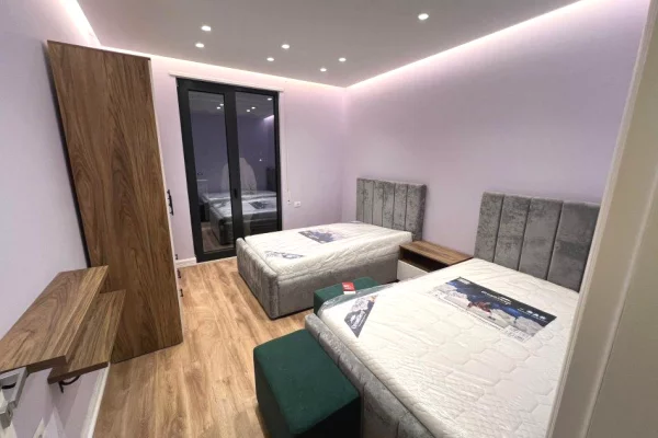 Shtepi me qera Apartament ne Tirane, 3+1, Mobilimi E mobiluar, Pagesa 1,200  Euro.