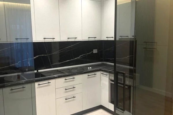 Shtepi me qera Apartament ne Tirane, 3+1, Mobilimi E mobiluar, Pagesa 1,200  Euro.