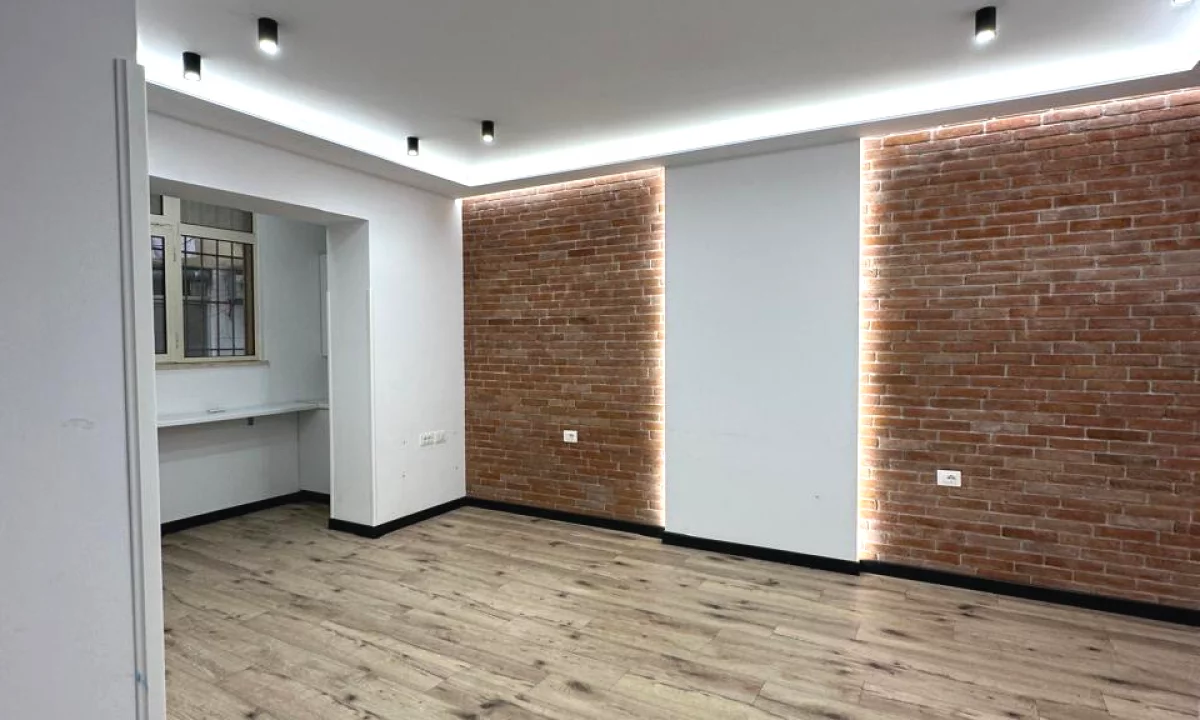 Shtepi ne shitje Apartament ne Tirane, 1+1, Mobilimi Bosh, pa mobiluar, Pagesa 158,000  Euro.