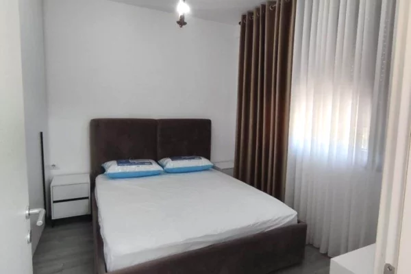 Shtepi me qera Apartament ne Tirane, 1+1, Mobilimi E mobiluar, Pagesa 450  Euro.