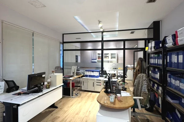 Shtepi me qera Apartament ne Tirane, 2+1, Mobilimi Bosh, pa mobiluar, Pagesa 1,000  Euro.