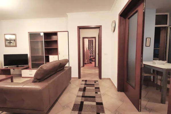 Shtepi me qera Apartament ne Tirane, 2+1, Mobilimi E mobiluar, Pagesa 900  Euro.