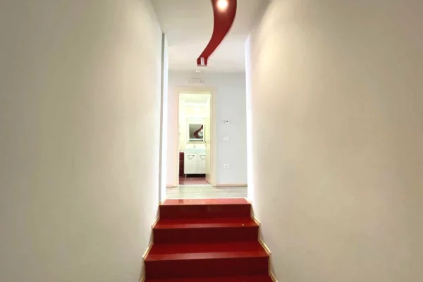 Shtepi ne shitje Apartament ne Tirane, 4+1, Mobilimi E mobiluar, Pagesa 432,000  Euro.