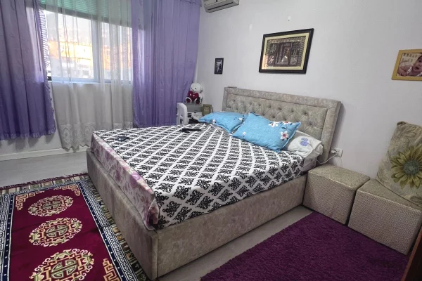 Shtepi ne shitje Apartament ne Tirane, 2+1, Mobilimi E mobiluar, Pagesa 135,000  Euro.