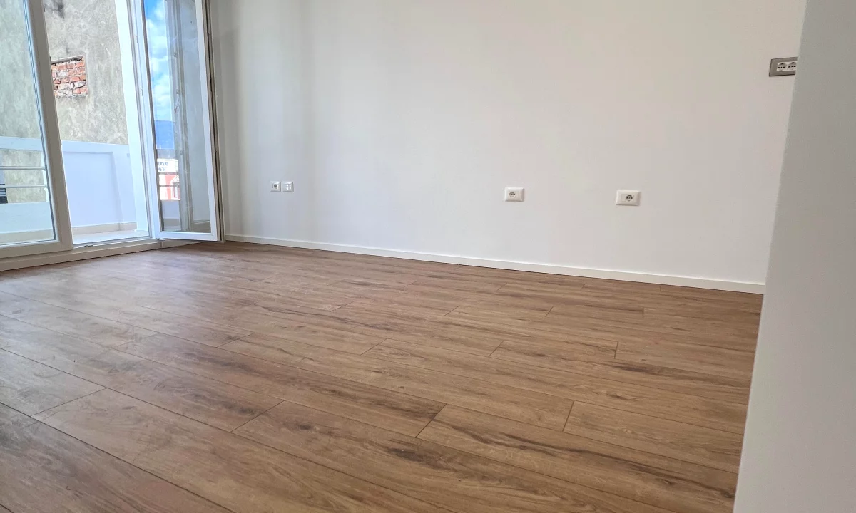 Shtepi ne shitje Apartament ne Tirane, 2+1, Mobilimi Bosh, pa mobiluar, Pagesa 168,000  Euro.