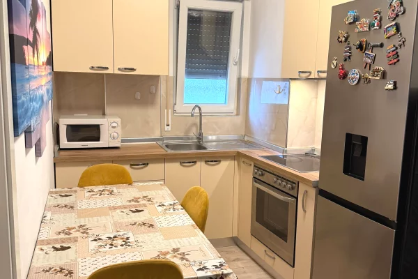 Shtepi ne shitje Apartament ne Tirane, 1+1, Mobilimi E mobiluar, Pagesa 83,000  Euro.