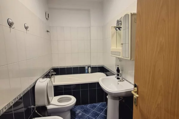 Shtepi ne shitje Apartament ne Tirane, Garsoniere, Mobilimi E mobiluar, Pagesa 204,000  Euro.