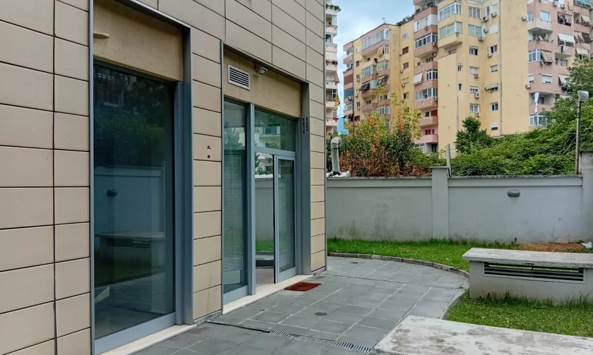 Jap me qera 70m2 ambient biznesi