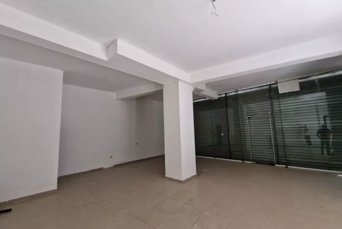 Business Property for Rent 4+1 in Tirana - 800 Euro