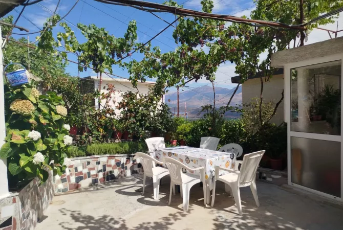 Ambient biznesi ne shitje 5+1 ne Gjirokaster - 70,000 Euro