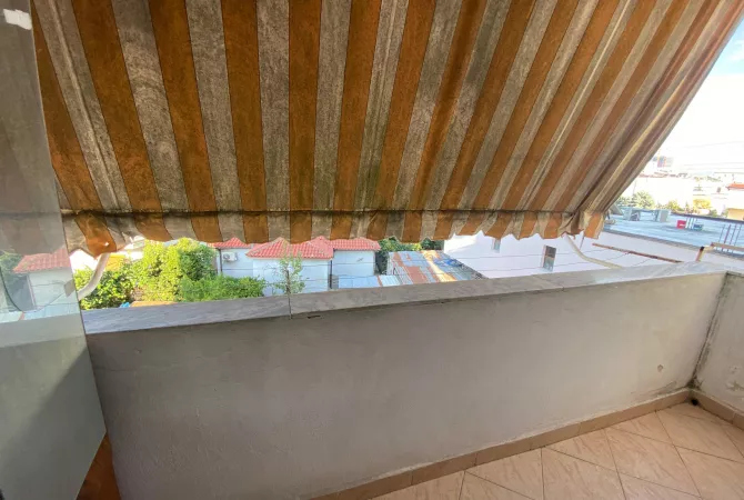 Shtepi ne shitje Apartament ne Tirane, 1+1, Mobilimi E mobiluar, Pagesa 125,000  Euro.