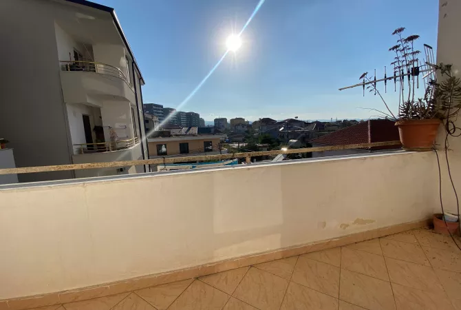 Shtepi ne shitje Apartament ne Tirane, 1+1, Mobilimi E mobiluar, Pagesa 125,000  Euro.