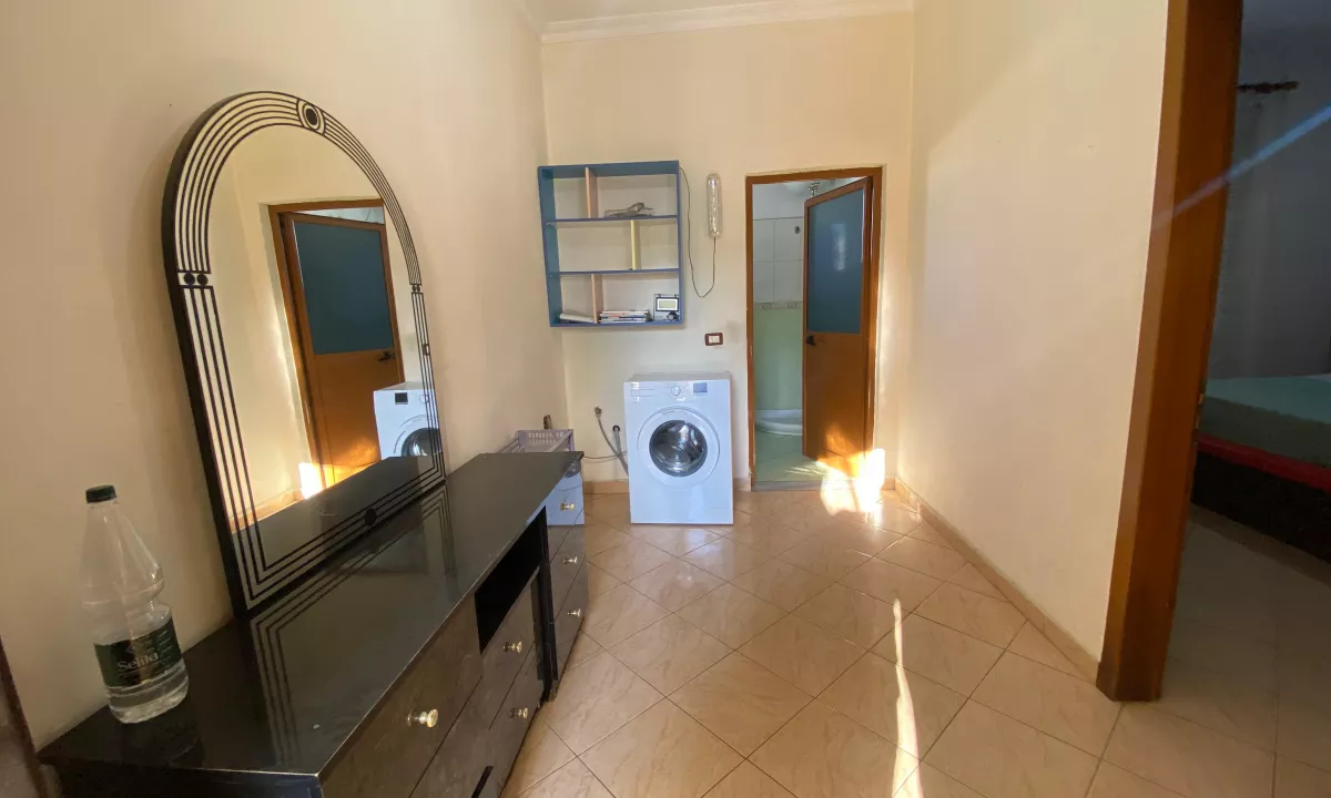 Shtepi ne shitje Apartament ne Tirane, 1+1, Mobilimi E mobiluar, Pagesa 125,000  Euro.