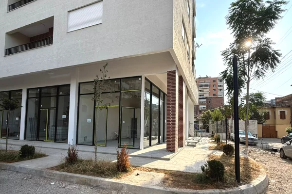 Shtepi ne shitje Vila Luksoze ne Tirane, 2+1, Mobilimi E mobiluar, Pagesa 950,000  Euro.