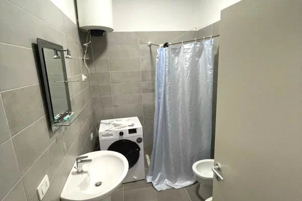 Shtepi me qera Apartament ne Tirane, 2+1, Mobilimi E mobiluar, Pagesa 50,000  Leke.