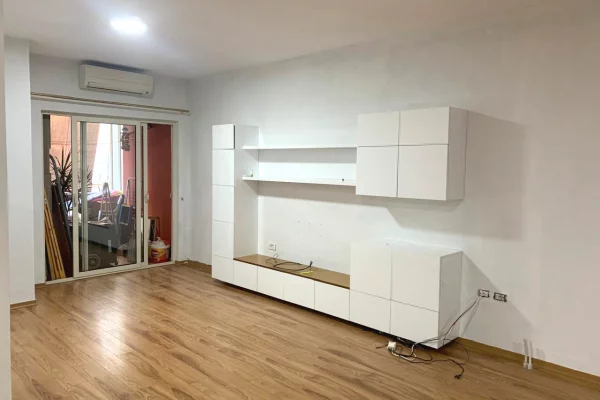 Shtepi me qera Apartament ne Tirane, 2+1, Mobilimi E mobiluar, Pagesa 600  Euro.