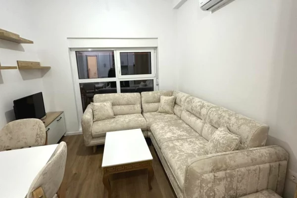 Shtepi me qera Apartament ne Tirane, 1+1, Mobilimi E mobiluar, Pagesa 45,000  Leke.