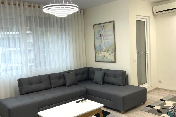 Shtepi me qera Apartament ne Tirane, 1+1, Mobilimi E mobiluar, Pagesa 1,000  Euro.