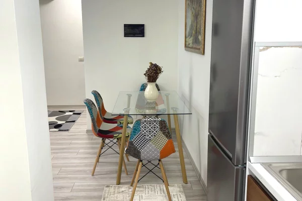 Shtepi me qera Apartament ne Tirane, 1+1, Mobilimi E mobiluar, Pagesa 1,000  Euro.