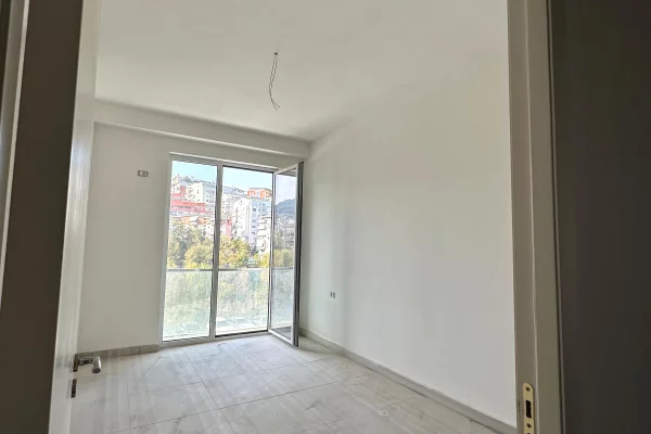 Shtepi ne shitje Apartament ne Tirane, 2+1, Mobilimi Bosh, pa mobiluar, Pagesa 238,000  Euro.