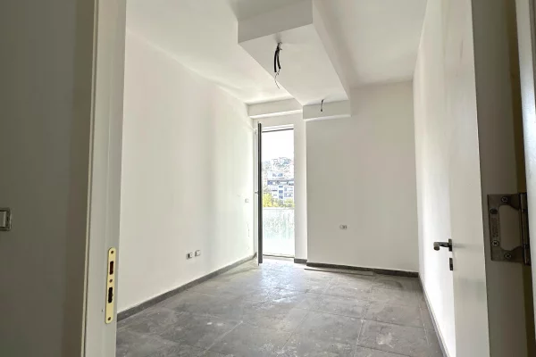 Shtepi ne shitje Apartament ne Tirane, 2+1, Mobilimi Bosh, pa mobiluar, Pagesa 238,000  Euro.
