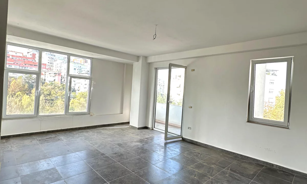 Shtepi ne shitje Apartament ne Tirane, 2+1, Mobilimi Bosh, pa mobiluar, Pagesa 238,000  Euro.