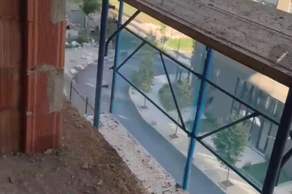 Shtepi ne shitje Apartament ne Tirane, 1+1, Mobilimi Bosh, pa mobiluar, Pagesa 113,000  Euro.