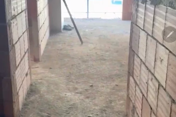 Shtepi ne shitje Apartament ne Tirane, 1+1, Mobilimi Bosh, pa mobiluar, Pagesa 113,000  Euro.