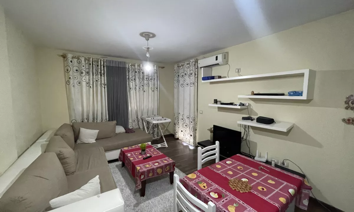 Shtepi me qera Apartament ne Tirane, 1+1, Mobilimi E mobiluar, Pagesa 500  Euro.