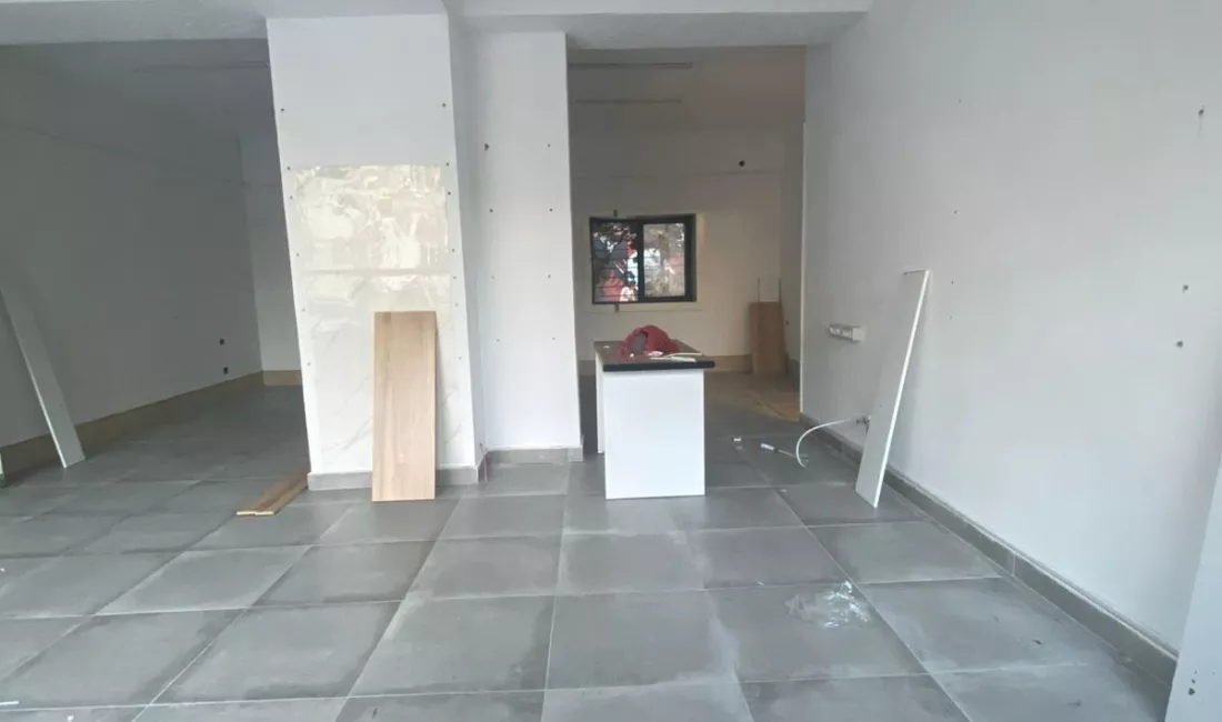 Jepet dyqan me qira, Rruga e Kavajes.