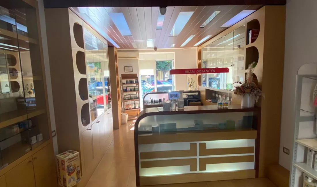 Jepet Dyqan, Farmaci me qira, Myslym Shyri.