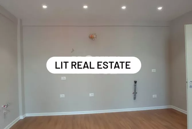 Shtepi ne shitje Apartament ne Tirane, 2+1, Mobilimi Bosh, pa mobiluar, Pagesa 150,000  Euro.