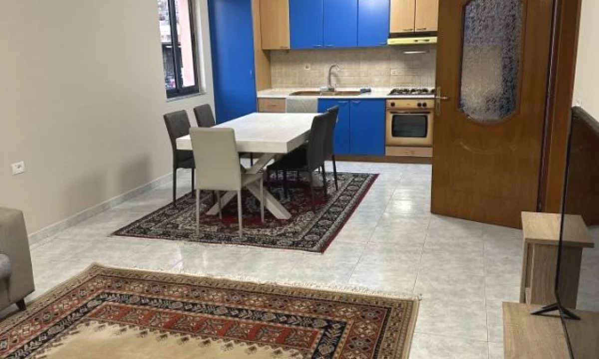 Appartamento in affitto a Tirana 2+1, Arredato