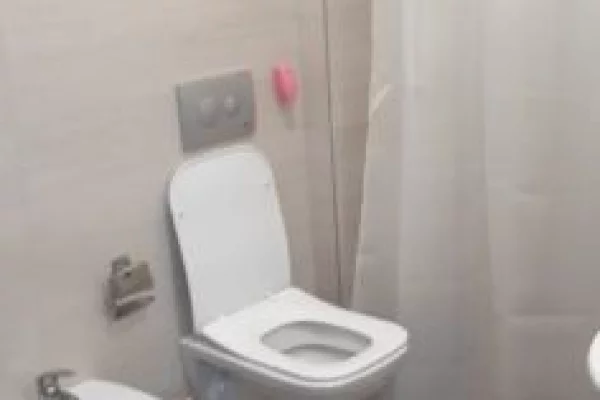 Appartamento in affitto a Tirana 1+1, SemiArredato