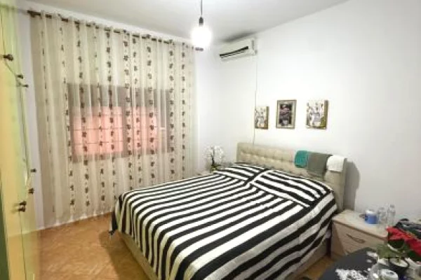 Shitet vile 2 kateshe ne Astir,Yzberisht,Mezez,Casa Italia,Kashar,prane R-Led Retrofit Headlights AL