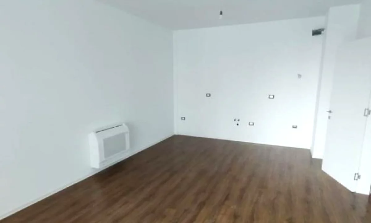 Appartamento in affitto a Tirana 1+1, Vuoto