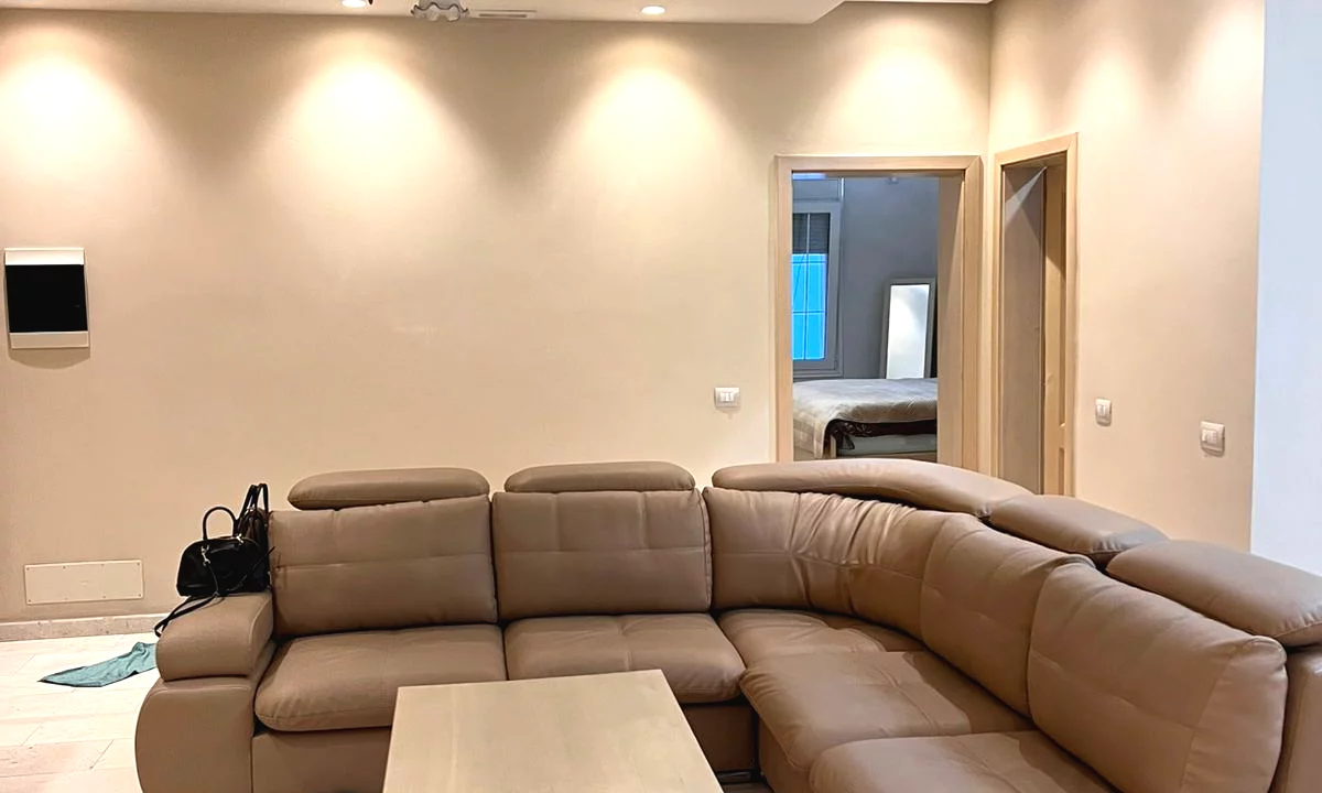 Appartamento in affitto a Tirana 2+1, Arredato