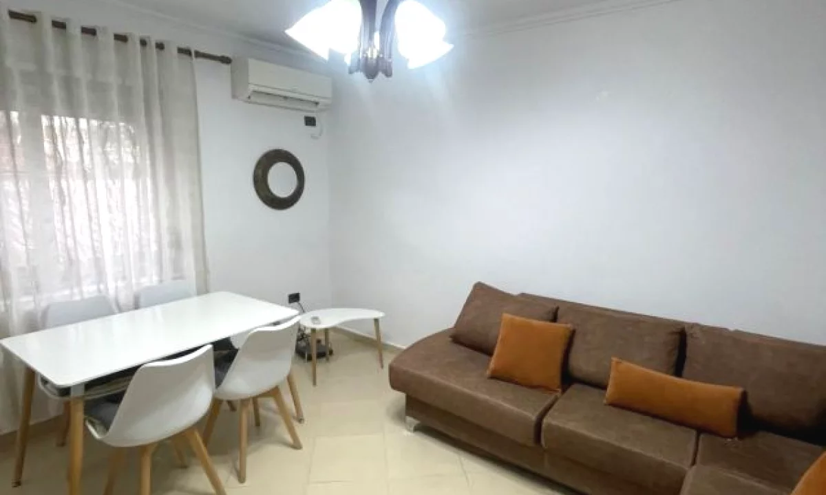 Appartamento in affitto a Tirana 2+1, SemiArredato