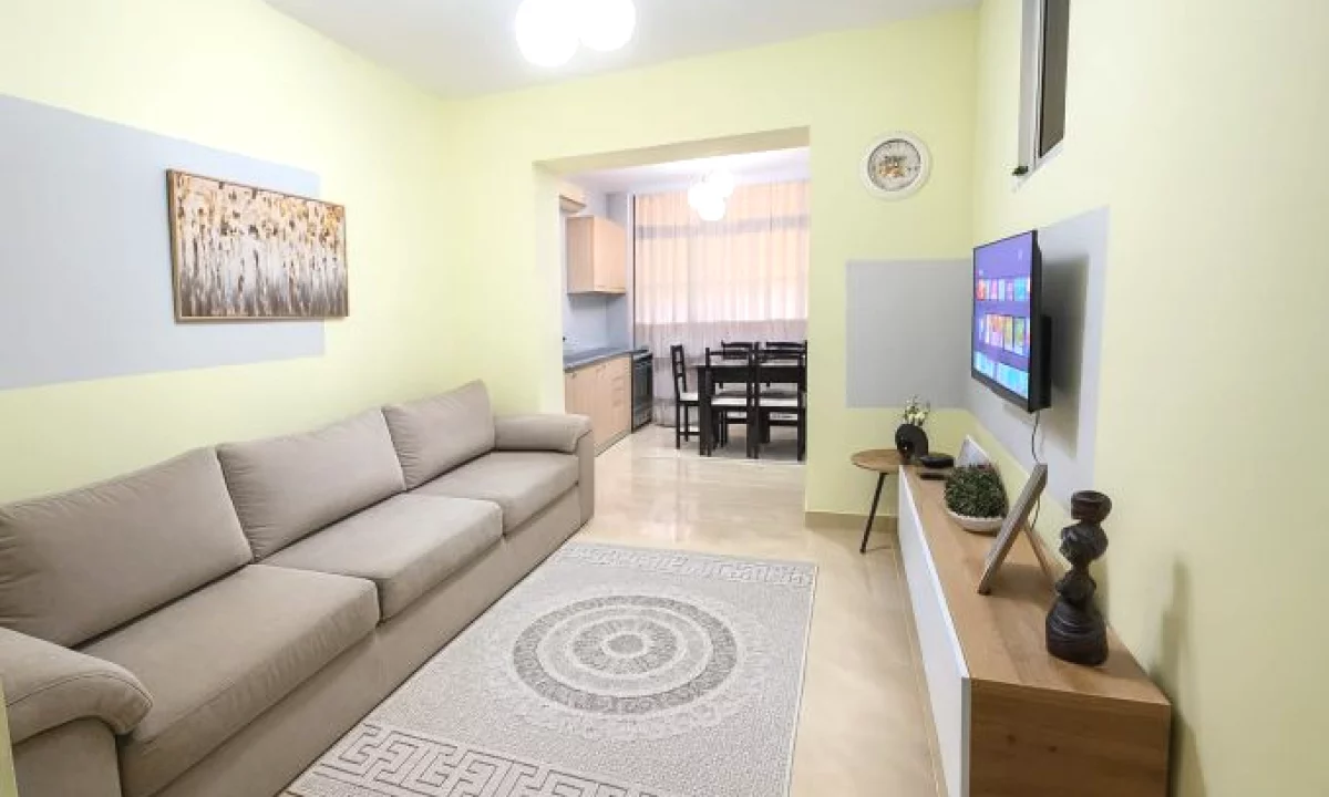 Appartamento in affitto a Tirana 2+1, Arredato