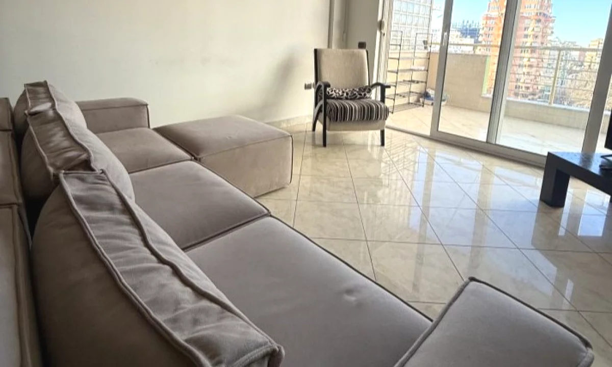 Appartamento in affitto a Tirana 2+1, Arredato