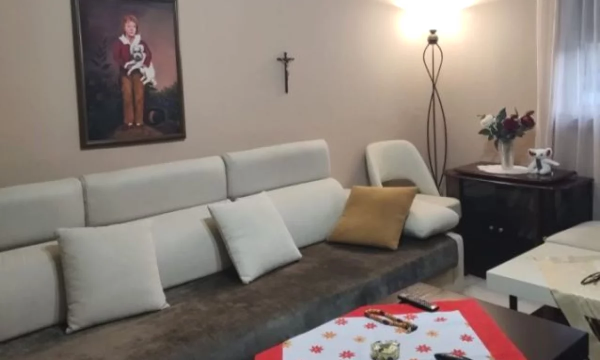 Shtepi ne shitje Apartament ne Tirane, 2+1, Mobilimi E mobiluar, Pagesa 135,000  Euro.