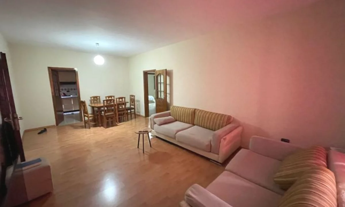 Appartamento in affitto a Tirana 2+1, Arredato