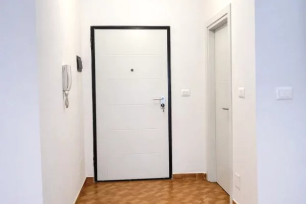 Ambient biznesi me qera 3+1 ne Tirane - 400 Euro