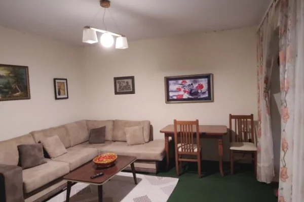 Jepet me qira apartament 1+1, ne Selvi , prane Qendres Shendetesore nr.3